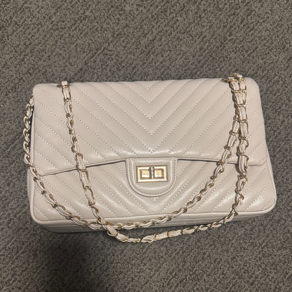 Elegant Cream Quilted Chain Bag